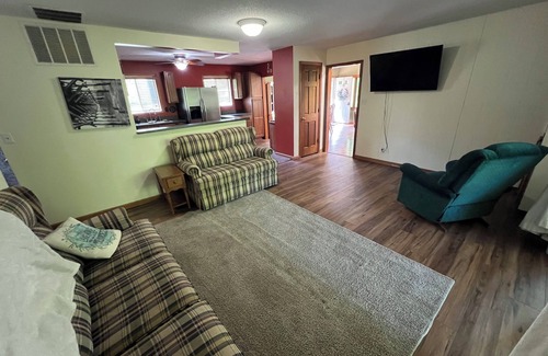 Effingham Cabin | Cozy Retreat on Gypsy Cove!