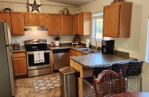 Prescott Valley House | Cozy Retreat only 10 minutes from Whiskey Row and Court House Square.