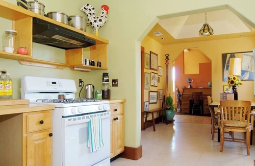 Paradise Park Apartment | Cozy Retreat: Separate entrance & private Bath