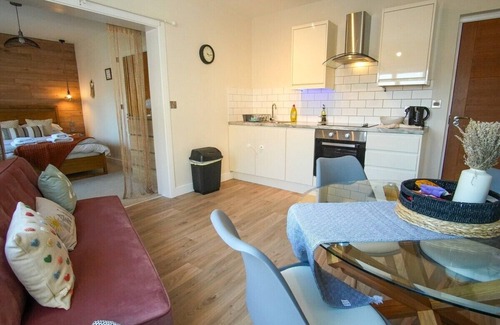 Eastbourne Apartment | Cozy Retreat - short or long stays