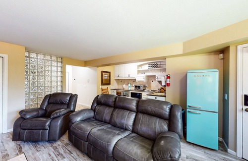 Grass Valley House | Cozy retreat with pool, hot tub, basketball court, wood fireplace, & gas grill