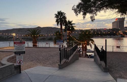 Bullhead City House | Cozy river front lookout