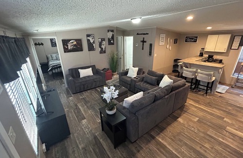 Bullhead City House | Cozy RiverFront Lookout