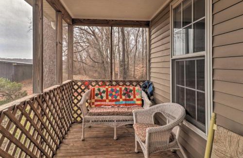 Calverton House | Cozy Rixeyville Cottage with Deck, Grill, and Stabling