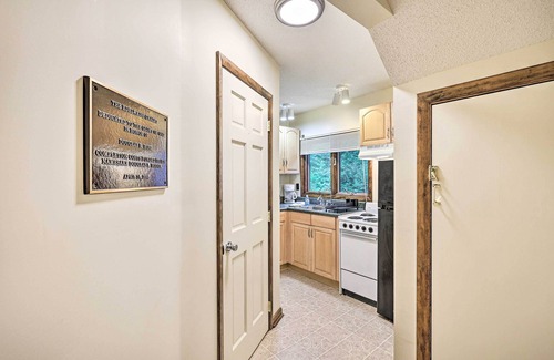 Roan Mountain Cabin | Cozy Roan Mountain Cabin w/Private Balcony!