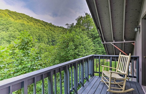 Roan Mountain Cabin | Cozy Roan Mountain Cabin w/Private Balcony!