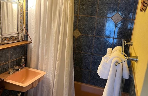 San Lorenzo Hotel | Cozy Room at Lake Roberts