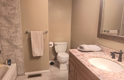 North Creek House | Cozy room in a quiet house and safe neighborhood.