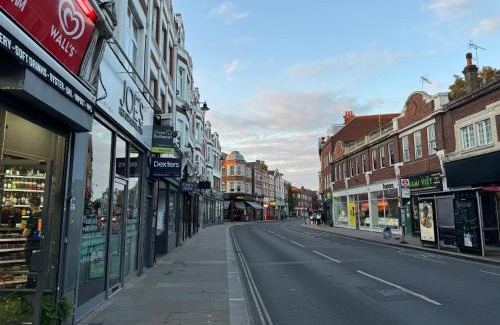 Twickenham Riverside House | Cozy room in high street