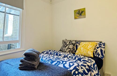 Twickenham Riverside House | Cozy room in high street