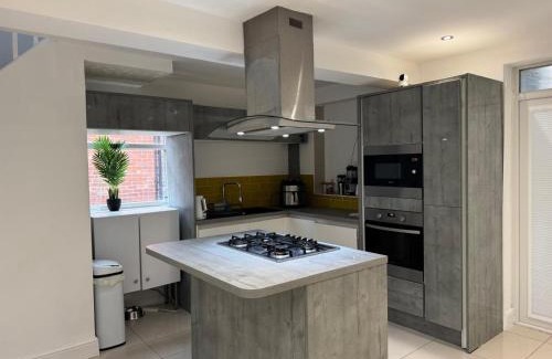 Cheadle House | Cozy Room in Peaceful Home