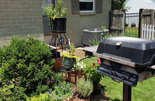 Montgomery Apartment | Cozy Room/Studio in Beautiful Home