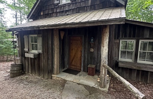 Candler Cabin | Cozy, rustic cabin just minutes from Downtown Asheville!
