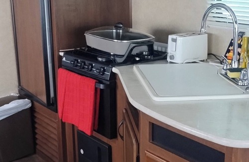 Lincolnton RV Rental | Cozy RV Cabin Sitting on a Privately owned Campground in wonderful Lincolnton NC