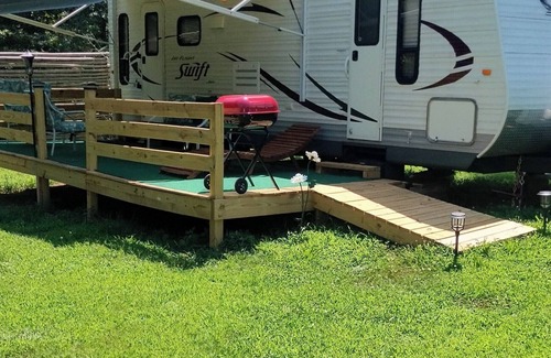 Lincolnton RV Rental | Cozy RV Cabin Sitting on a Privately owned Campground in wonderful Lincolnton NC