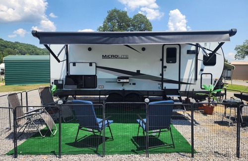 Mooresburg House | Cozy RV in Soothing Mooresburg with AC, WiFi, Beach/Boat Lake access and fishing