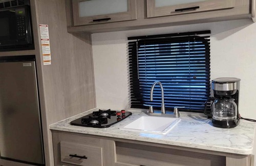 Putnam Hall House | Cozy RV with AC and WiFi in Terrific Melrose