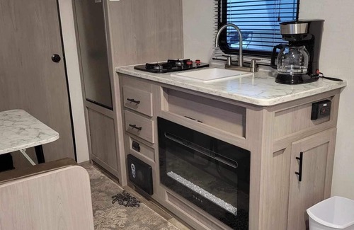 Putnam Hall House | Cozy RV with AC and WiFi in Terrific Melrose