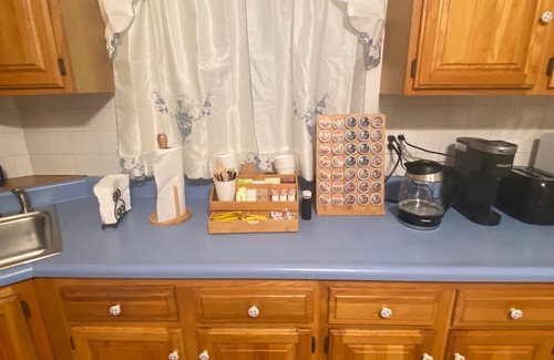 Salem House | Cozy Salem Getaway. Historic Home Near All the Sights