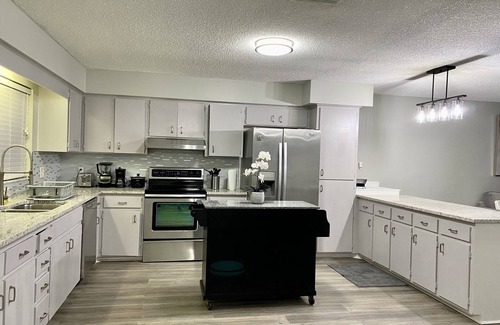Whitfield House | Cozy Sarasota home near beaches downtown airport Anna Maria Island, Siesta Beach