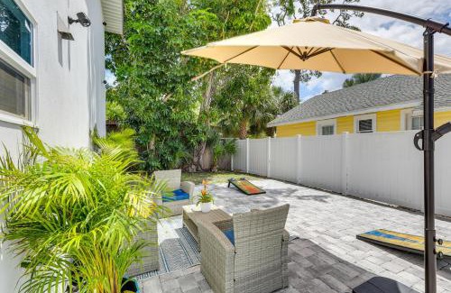 Indian Beach Sapphire Shores Apartment | Cozy Sarasota Retreat - 3 Blocks to the Coast!