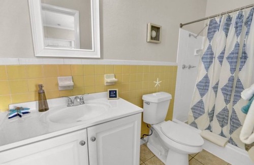 Crescent Beach Apartment | Cozy Sea Foam Mini Suite | Steps to the Beach