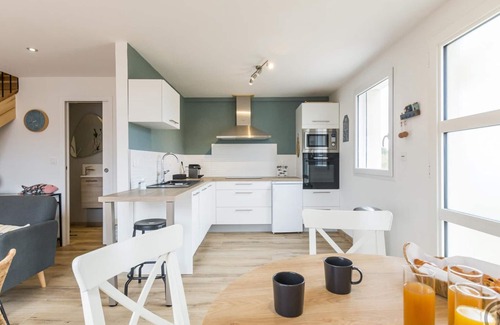 Portbail Cottage | Cozy Seaside Home: 2-Bedrooms, 350m from Beach, WiFi, BBQ, Pet-Friendly