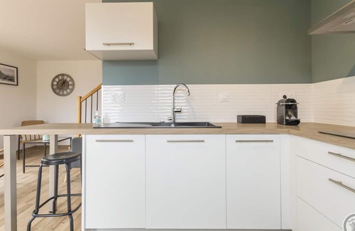 Portbail Cottage | Cozy Seaside Home: 2-Bedrooms, 350m from Beach, WiFi, BBQ, Pet-Friendly