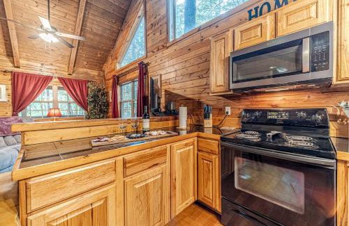 Helen House | Cozy Secluded Cabin with Fire Pit and Barbecue and Access to Fantastic Hiking Trails in Cleveland, Georgia