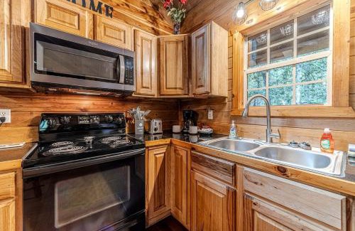 Helen House | Cozy Secluded Cabin with Fire Pit and Barbecue and Access to Fantastic Hiking Trails in Cleveland, Georgia