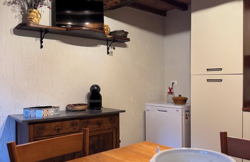 Camaiore House | Cozy Shelter in Casoli di Camaiore, Elanor