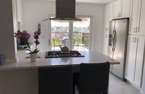 Sunset Junction House | Cozy Silverlake Home with City Views