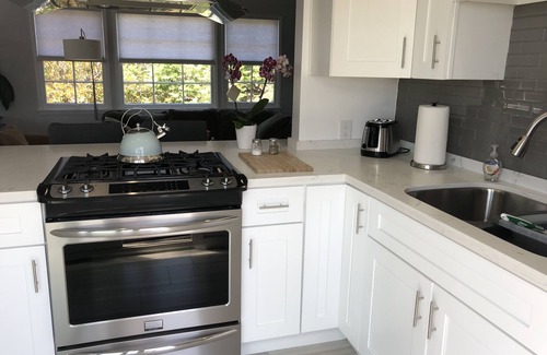 Sunset Junction House | Cozy Silverlake Home with City Views