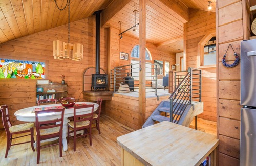 Steamboat Springs House | Cozy Ski Cabin - Downtown along Creek - Private Hot Tub