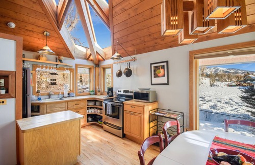 Steamboat Springs House | Cozy Ski Cabin - Downtown along Creek - Private Hot Tub