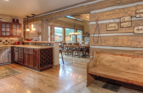 Powder Ridge Cabin | Cozy Ski In/Out Mountain Retreat! Amazing Views, Private Deck, Grill, Fire Pit +