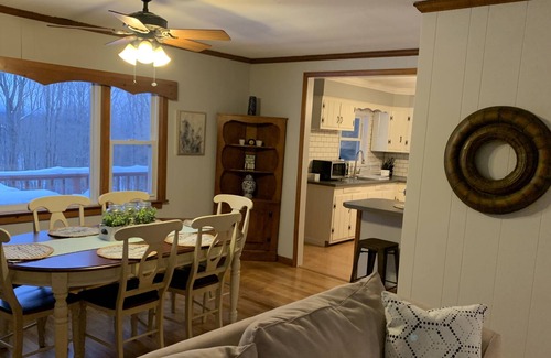 Jewett House | Cozy Ski retreat in the heart of the Catskills- w/ brand new fire pit! (Oct 21)