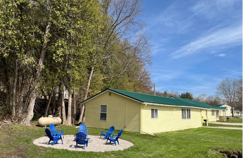 Honor House | Cozy Sleeping Bear Dunes Cabin