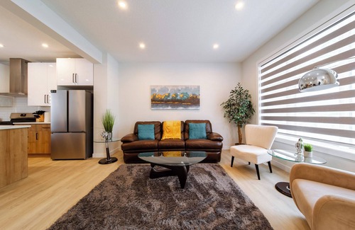 West Edmonton House | Cozy Spacious Retreat 4 Beds 3.5 Bath Whole House