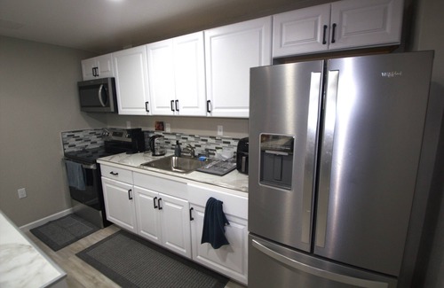 Aurora House | Cozy, spacious Two-bedroom Basement Apartment in peaceful neighborhood!