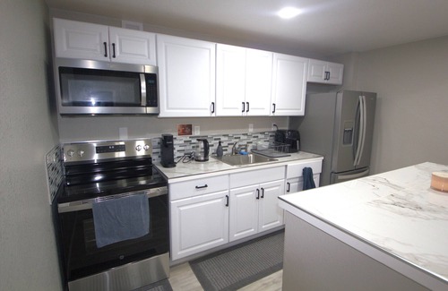 Aurora House | Cozy, spacious Two-bedroom Basement Apartment in peaceful neighborhood!
