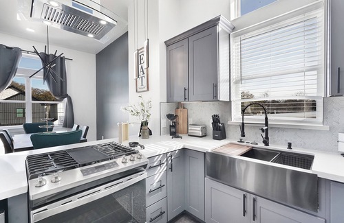 Spring Branch West House | Cozy Spring View in Houston-Few mins to Energy Corridor, The Galleria & downtown