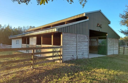 Lake George House | Cozy Stable Apartment - Bring your horse !