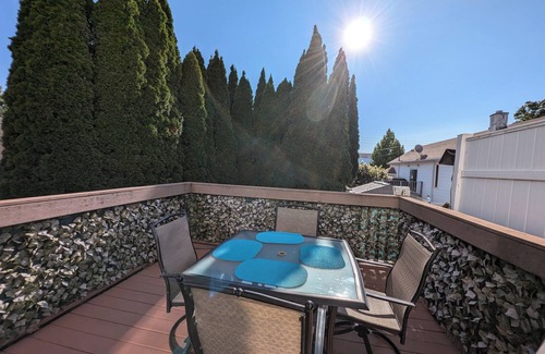 Arrochar House | Cozy Staten Island Escape: 3-Bedroom Home with Complimentary WiFi & AC