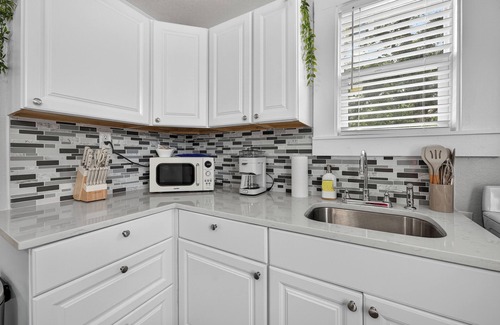 South Pensacola Cottage | Cozy Stay and Modern Comforts