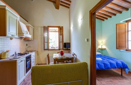 Casole d'Elsa Apartment | Cozy Stay with Scenic Views