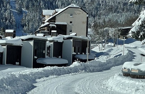 Laveissiere Apartment | Cozy Studio 5 Guests, Balcony, WiFi, Pet-Friendly, Near Shops & Ski Slopes