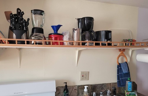 Mount Shasta Apartment | Cozy Studio, beatiful inside & out, queen size bed,Jacuzzi tub, full kitchen