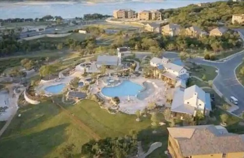 Jonestown Cabin | Cozy Studio Casita W/Adjoining the Wooded Bliss