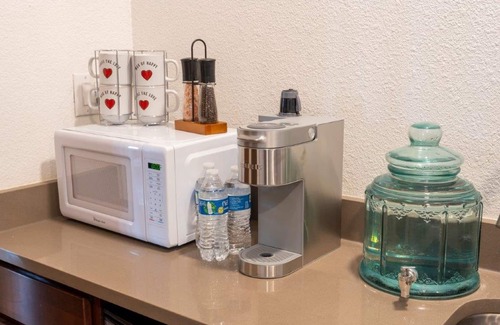 North Alameda Apartment | Cozy Studio Close to Downtown and Red Rocks Fully Equipped for an Enjoyable Stay